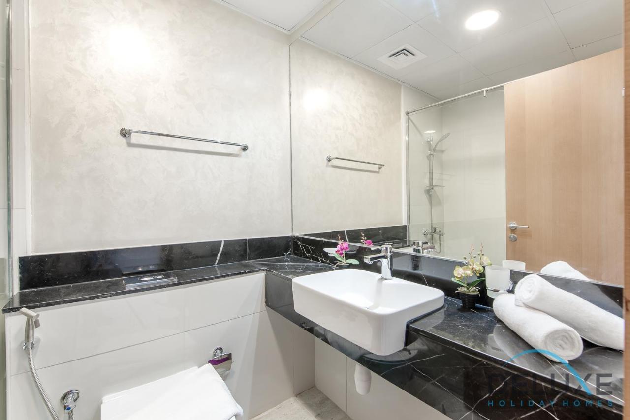 Intimate Studio At Millennium Binghatti Residence Business Bay By Deluxe Holiday Homes Dubái Exterior foto